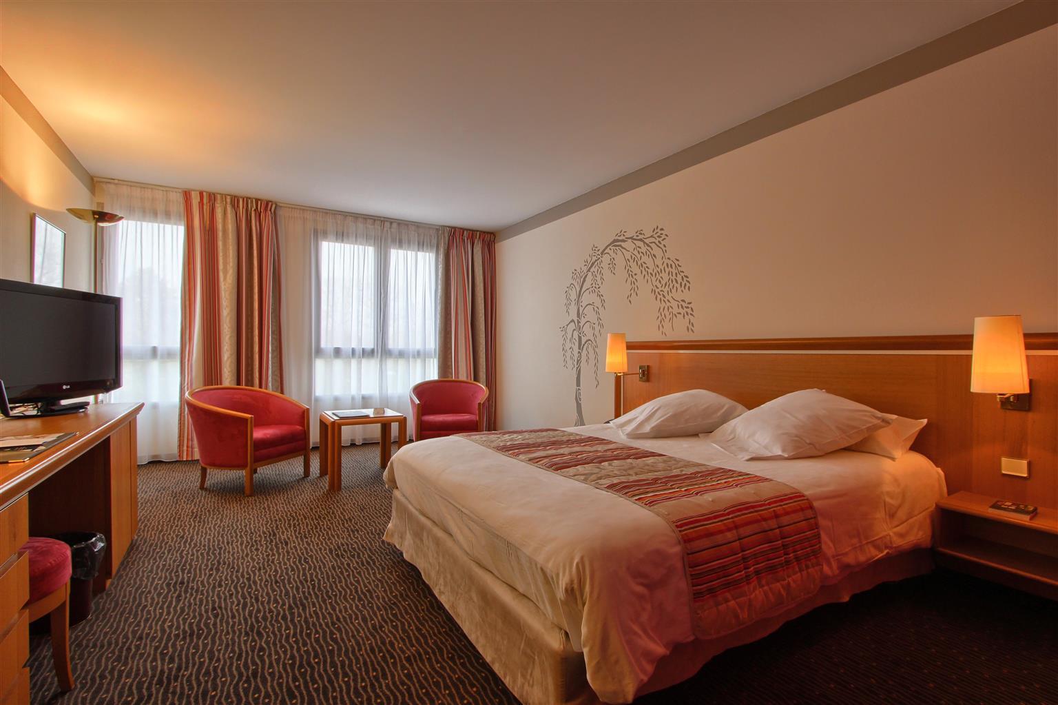 Domaine De La Foret D'Orient, Logis Hotel, Restaurant, Spa Et Golf Rouilly-Sacey Exterior photo